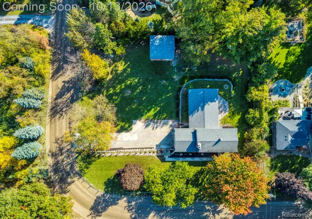 Photo 4 of Single family home for sale at 852 E Gunn Rd, Rochester, MI 48306 | MLS# 20261081686 | Listing updated on 2026-10-18