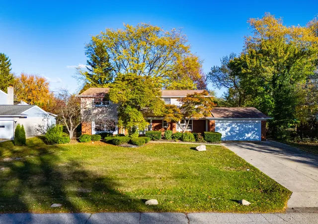Photo 1 of Single family home for sale at 6843 Leslee Crst Dr, West Bloomfield, MI 48322 | MLS# 81026053701 | Listing updated on 2026-10-14