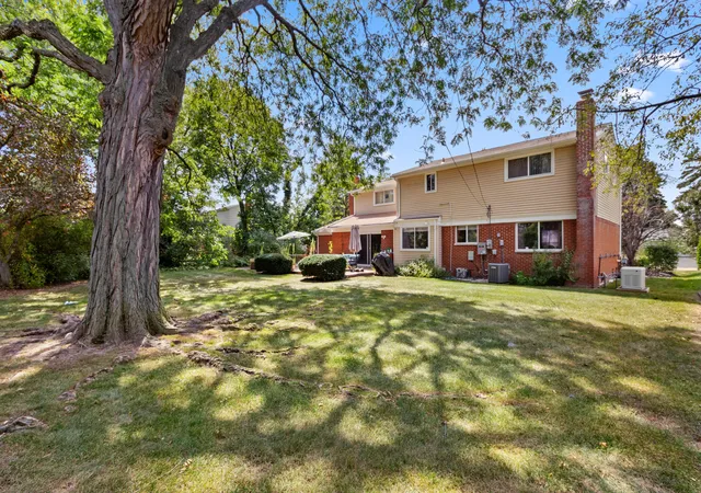 Photo 3 of Single family home for sale at 6843 Leslee Crst Dr, West Bloomfield, MI 48322 | MLS# 81026053701 | Listing updated on 2026-10-14