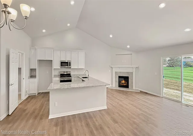 Listing Photo 5 - Condo for sale in building located at 360 Devonshire (move In Ready) Dr, Lapeer, MI 48446