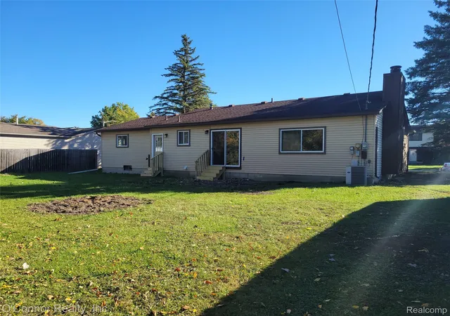 Photo 3 of Single family home for sale at 820 Montana St, Marysville, MI 48040 | MLS# 20261081700 | Listing updated on 2026-10-27