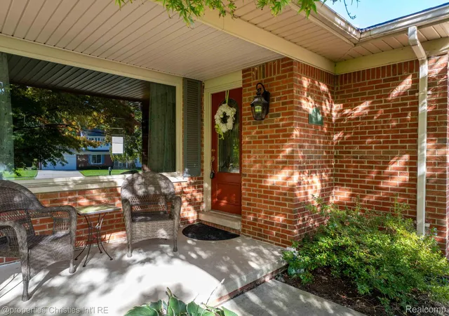 Photo 3 of Single family home for sale at 18544 Williams St, Livonia, MI 48152 | MLS# 20261081701 | Listing updated on 2026-10-10