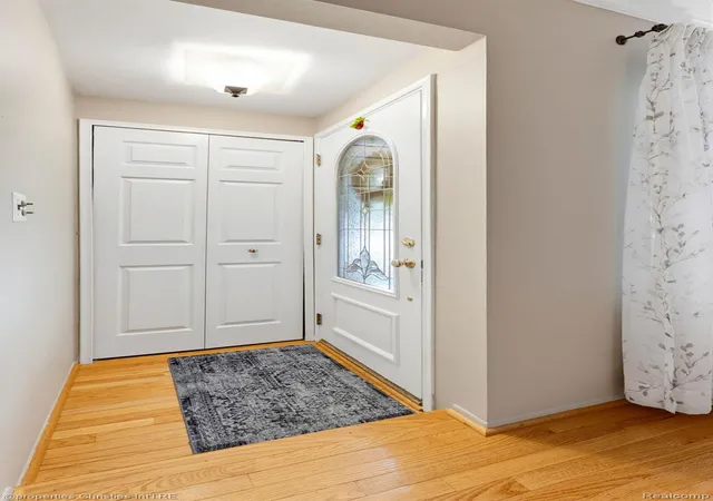Photo 4 of Single family home for sale at 18544 Williams St, Livonia, MI 48152 | MLS# 20261081701 | Listing updated on 2026-10-10