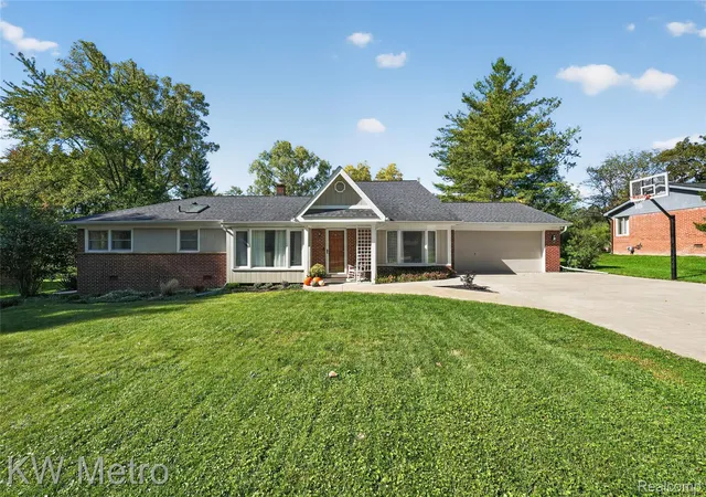 Photo 1 of Single family home for sale at 24723 Westmoreland Dr, Farmington Hills, MI 48336 | MLS# 20261081713 | Listing updated on 2026-10-10