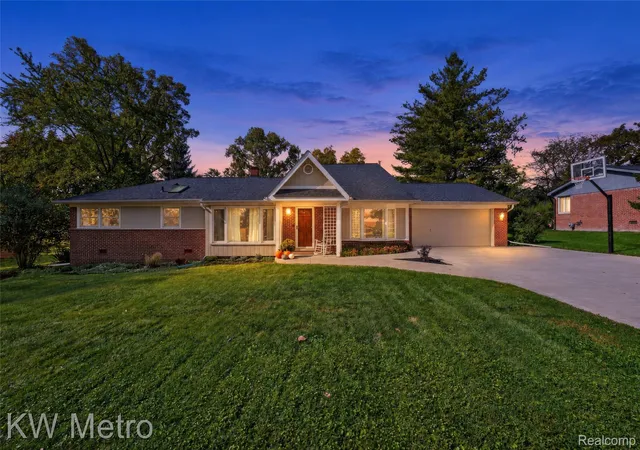 Photo 2 of Single family home for sale at 24723 Westmoreland Dr, Farmington Hills, MI 48336 | MLS# 20261081713 | Listing updated on 2026-10-10