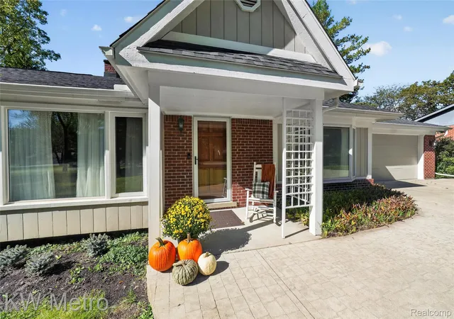 Photo 3 of Single family home for sale at 24723 Westmoreland Dr, Farmington Hills, MI 48336 | MLS# 20261081713 | Listing updated on 2026-10-10