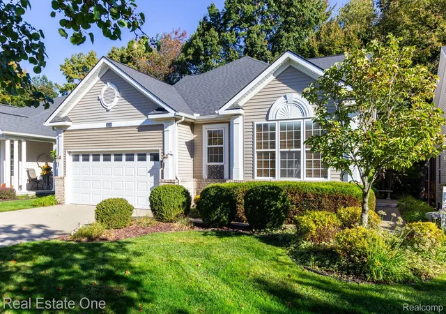 Photo 2 of Condo for sale at 4004 Hillsdale Dr, Auburn Hills, MI 48326 | MLS# 20261081715 | Listing updated on 2026-10-20