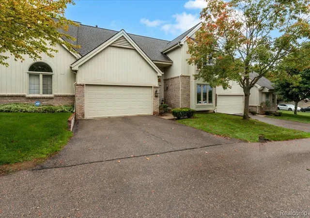 Photo 2 of Condo for sale at 24547 Martel Dr, Farmington Hills City Oakland, MI 48335 | MLS# 20261081717 | Listing updated on 2026-10-10