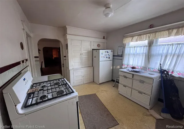 Photo 2 of Single family home for sale at 27 Mariva St, Pontiac, MI 48342 | MLS# 20261081723 | Listing updated on 2026-10-17