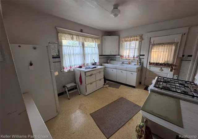Photo 3 of Single family home for sale at 27 Mariva St, Pontiac, MI 48342 | MLS# 20261081723 | Listing updated on 2026-10-17
