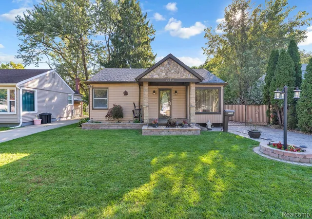 Photo 2 of Single family home for sale at 4663 Academy St, Dearborn Heights, MI 48125 | MLS# 20261081724 | Listing updated on 2026-10-15