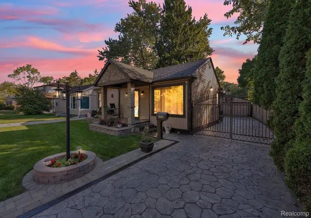 Photo 3 of Single family home for sale at 4663 Academy St, Dearborn Heights, MI 48125 | MLS# 20261081724 | Listing updated on 2026-10-15