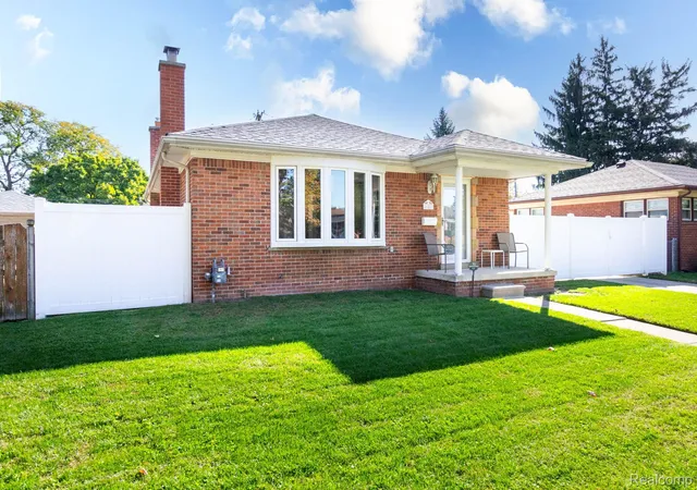 Photo 2 of Single family home for sale at 655 5th Street, Wyandotte, MI 48192 | MLS# 20261081728 | Listing updated on 2026-10-12