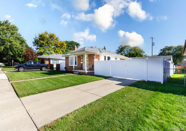 Photo 3 of Single family home for sale at 655 5th Street, Wyandotte, MI 48192 | MLS# 20261081728 | Listing updated on 2026-10-12