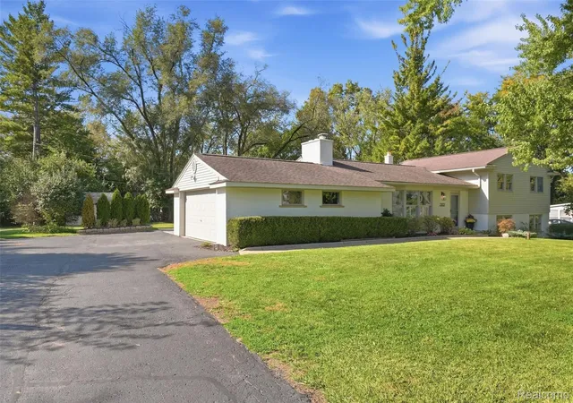 Photo 3 of Single family home for sale at 21831 Connemara Dr, Northville, MI 48167 | MLS# 20261081735 | Listing updated on 2026-10-11