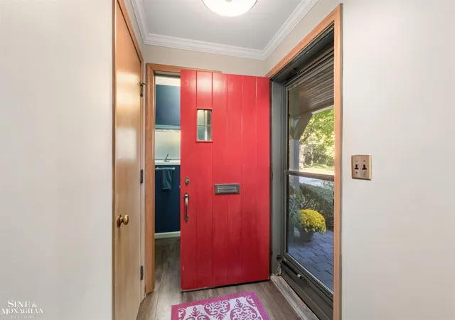Photo 3 of Single family home for sale at 529 Lake Shore Ln, Grosse Pointe Woods, MI 48236 | MLS# 58050224295 | Listing updated on 2026-10-10