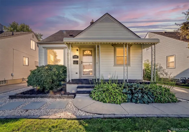 Photo 1 of Single family home for sale at 805 Cloverlawn Blvd, Lincoln Park, MI 48146 | MLS# 20261081755 | Listing updated on 2026-10-13