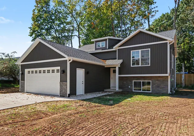 Photo 1 of Sale Pending at 1032 Sir Knight Rd, Plainwell, MI 49080 | MLS# 66026053766 | Listing updated on 2026-10-22