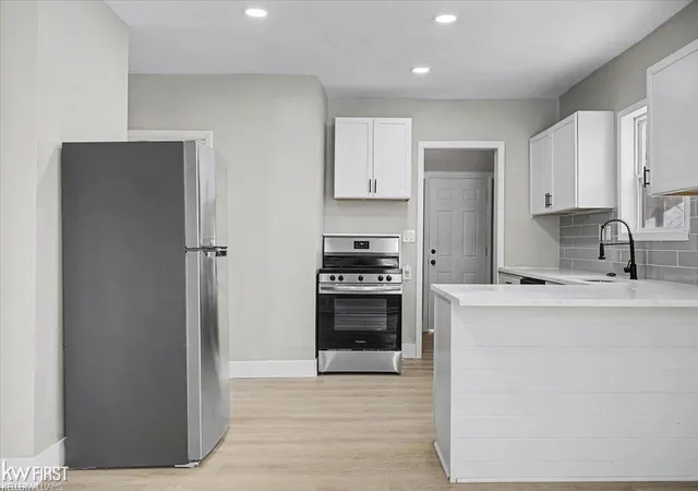 Photo 2 of Single family home for sale at 586 E Hayes Ave, Hazel Park, MI 48030 | MLS# 5050224305 | Listing updated on 2026-10-08