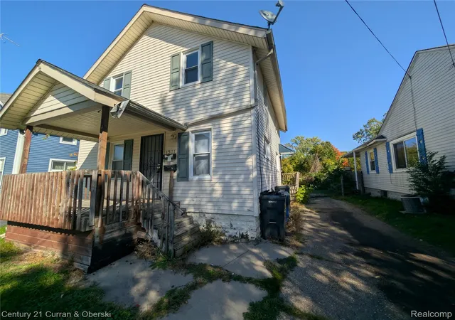 Listing Photo 1 - Condo for sale in building located at 1511 Tacoma St, Flint, MI 48503