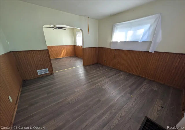 Listing Photo 3 - Condo for sale in building located at 1511 Tacoma St, Flint, MI 48503
