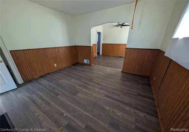 Listing Photo 4 - Condo for sale in building located at 1511 Tacoma St, Flint, MI 48503