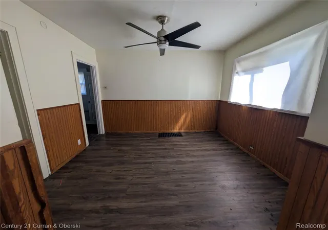 Listing Photo 5 - Condo for sale in building located at 1511 Tacoma St, Flint, MI 48503