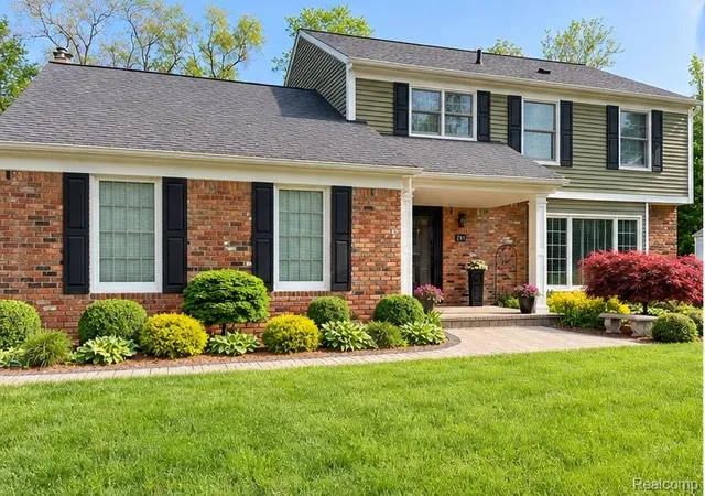 Photo 1 of Sale Pending at 781 N Shady Holw Cir, Bloomfield Hills, MI 48304 | MLS# 20261081768 | Listing updated on 2026-10-14