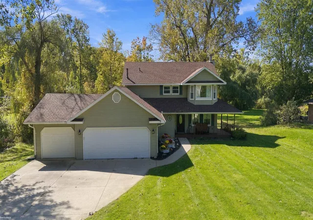 Photo 2 of Single family home for sale at 1332 Thistleridge Dr, Holly, MI 48442 | MLS# 58050224311 | Listing updated on 2026-10-09