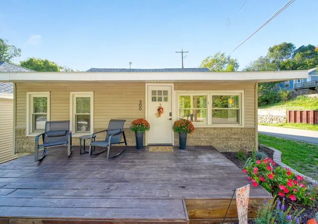 Photo 1 of Single family home for sale at 300 Park Ave, Jackson, MI 49203 | MLS# 81026053781 | Listing updated on 2026-10-16