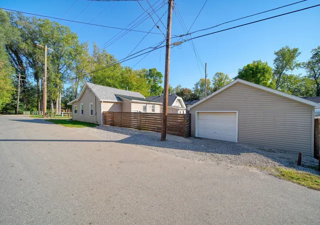 Photo 34 of Single family home for sale at 300 Park Ave, Jackson, MI 49203 | MLS# 81026053781 | Listing updated on 2026-10-16