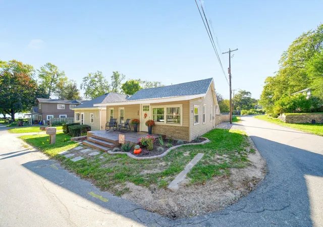 Photo 3 of Single family home for sale at 300 Park Ave, Jackson, MI 49203 | MLS# 81026053781 | Listing updated on 2026-10-16