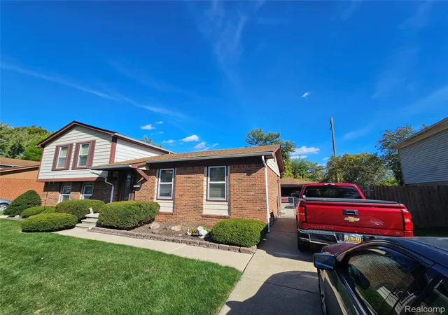 Photo 3 of Single family home for sale at 18253 Winwood Ave, Brownstown, MI 48193 | MLS# 20261081781 | Listing updated on 2026-10-10