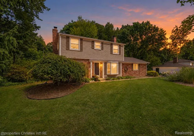 Photo 1 of Single family home for sale at 3560 Beach Rd, Troy, MI 48084 | MLS# 20261081783 | Listing updated on 2026-10-10