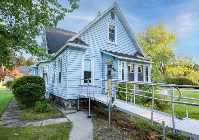 Photo 3 of Single family home for sale at 1949 Ray Ave, New Era, MI 49446 | MLS# 67026053790 | Listing updated on 2026-10-13