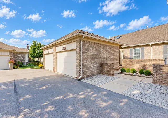 Photo 2 of Condo for sale at 50307 Brockton Ct, Macomb, MI 48044 | MLS# 58050224322 | Listing updated on 2026-10-19
