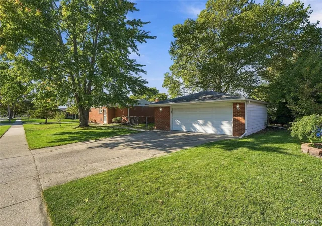 Photo 2 of Single family home for sale at 13789 Iowa Dr, Warren, MI 48088 | MLS# 20261081791 | Listing updated on 2026-10-12