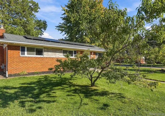 Photo 3 of Single family home for sale at 13789 Iowa Dr, Warren, MI 48088 | MLS# 20261081791 | Listing updated on 2026-10-12