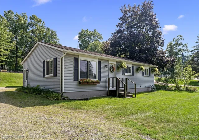 Photo 2 of Single family home for sale at 4895 Clarkston Rd, Clarkston, MI 48348 | MLS# 20261081792 | Listing updated on 2026-10-12