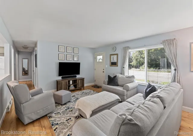 Photo 3 of Single family home for sale at 4895 Clarkston Rd, Clarkston, MI 48348 | MLS# 20261081792 | Listing updated on 2026-10-12