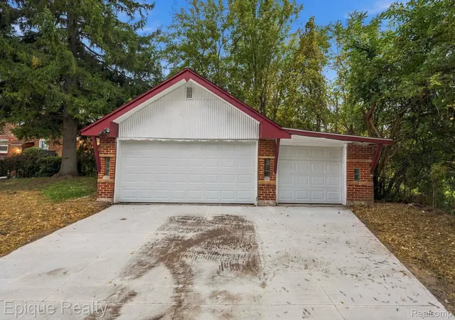 Photo 3 of Single family home for sale at 3716 S Spring Hl Ave, Inkster, MI 48141 | MLS# 20261081793 | Listing updated on 2026-10-12