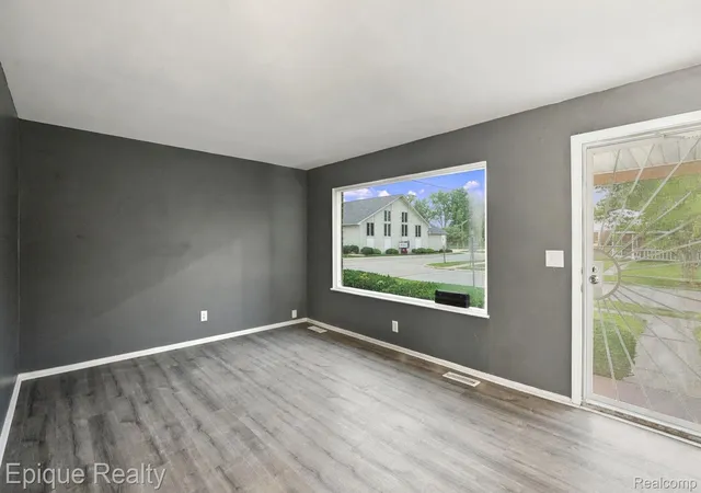 Photo 4 of Single family home for sale at 3716 S Spring Hl Ave, Inkster, MI 48141 | MLS# 20261081793 | Listing updated on 2026-10-12