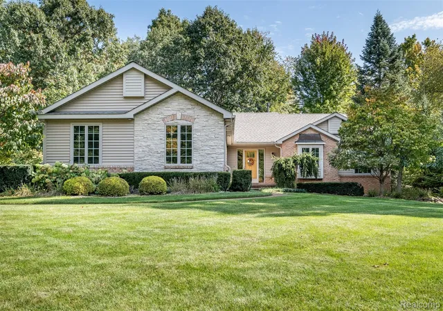 Photo 2 of Single family home for sale at 5000 Paula Ave, Clarkston, MI 48346 | MLS# 20261081796 | Listing updated on 2026-10-21