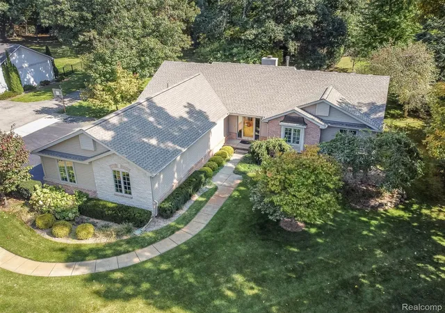 Photo 3 of Single family home for sale at 5000 Paula Ave, Clarkston, MI 48346 | MLS# 20261081796 | Listing updated on 2026-10-21