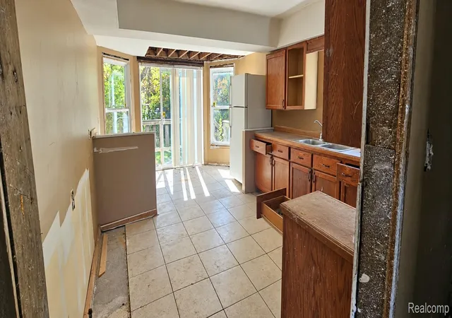 Photo 2 of Single family home for sale at 4437 W Court St, Flint, MI 48532 | MLS# 20261081822 | Listing updated on 2026-10-12