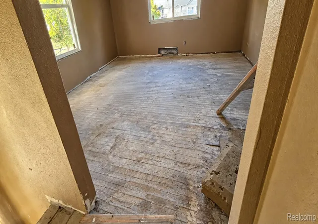 Photo 3 of Single family home for sale at 4437 W Court St, Flint, MI 48532 | MLS# 20261081822 | Listing updated on 2026-10-12
