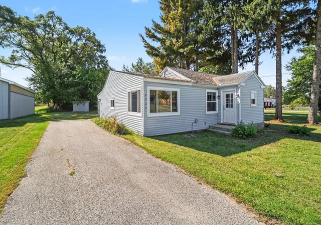 Photo 1 of Single family home for sale at 2207 W Us Hwy 10, Ludington, MI 49431 | MLS# 67026053814 | Listing updated on 2026-10-08