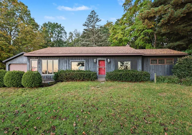 Photo 1 of Single family home for sale at 11118 County Rd 689, South Haven, MI 49090 | MLS# 69026053822 | Listing updated on 2026-10-16