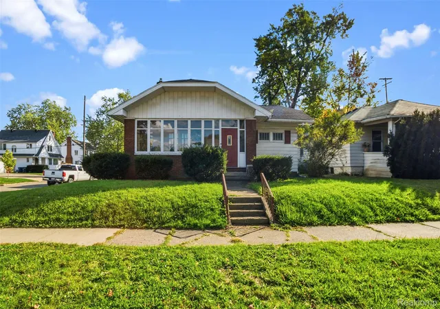 Photo 1 of Single family home for sale at 1622 E Court St, Flint, MI 48503 | MLS# 20261081838 | Listing updated on 2026-10-21