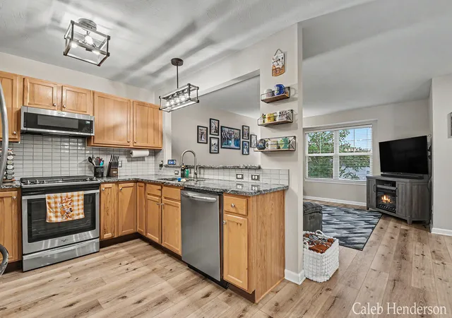 Photo 4 of Condo for sale at 2713 Blue Stem Dr, Zeeland, MI 49464 | MLS# 65026053825 | Listing updated on 2026-10-28